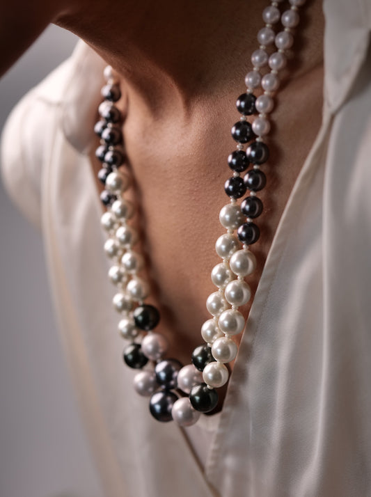 Black and white Pearl necklace