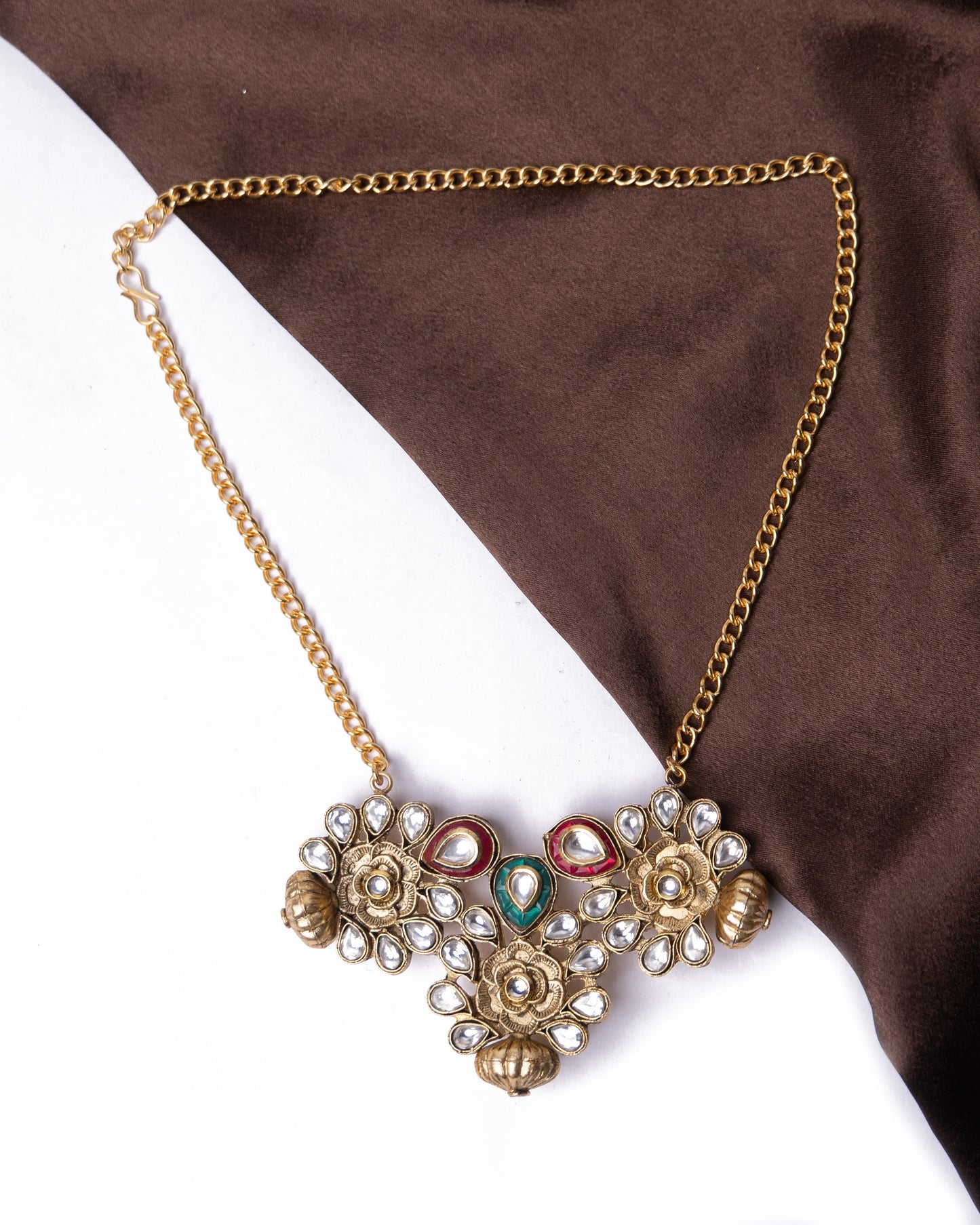 Antique gold and kundan pendant with chain