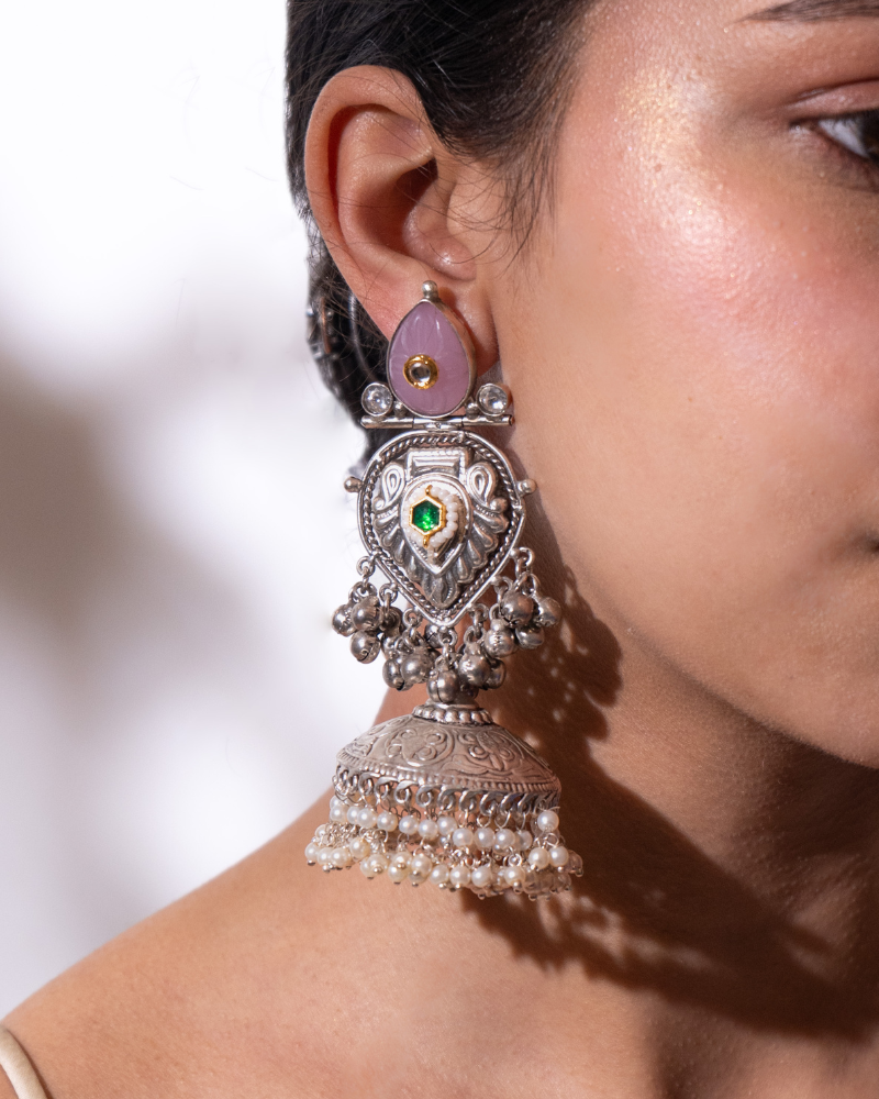 Statement earrings with stone
