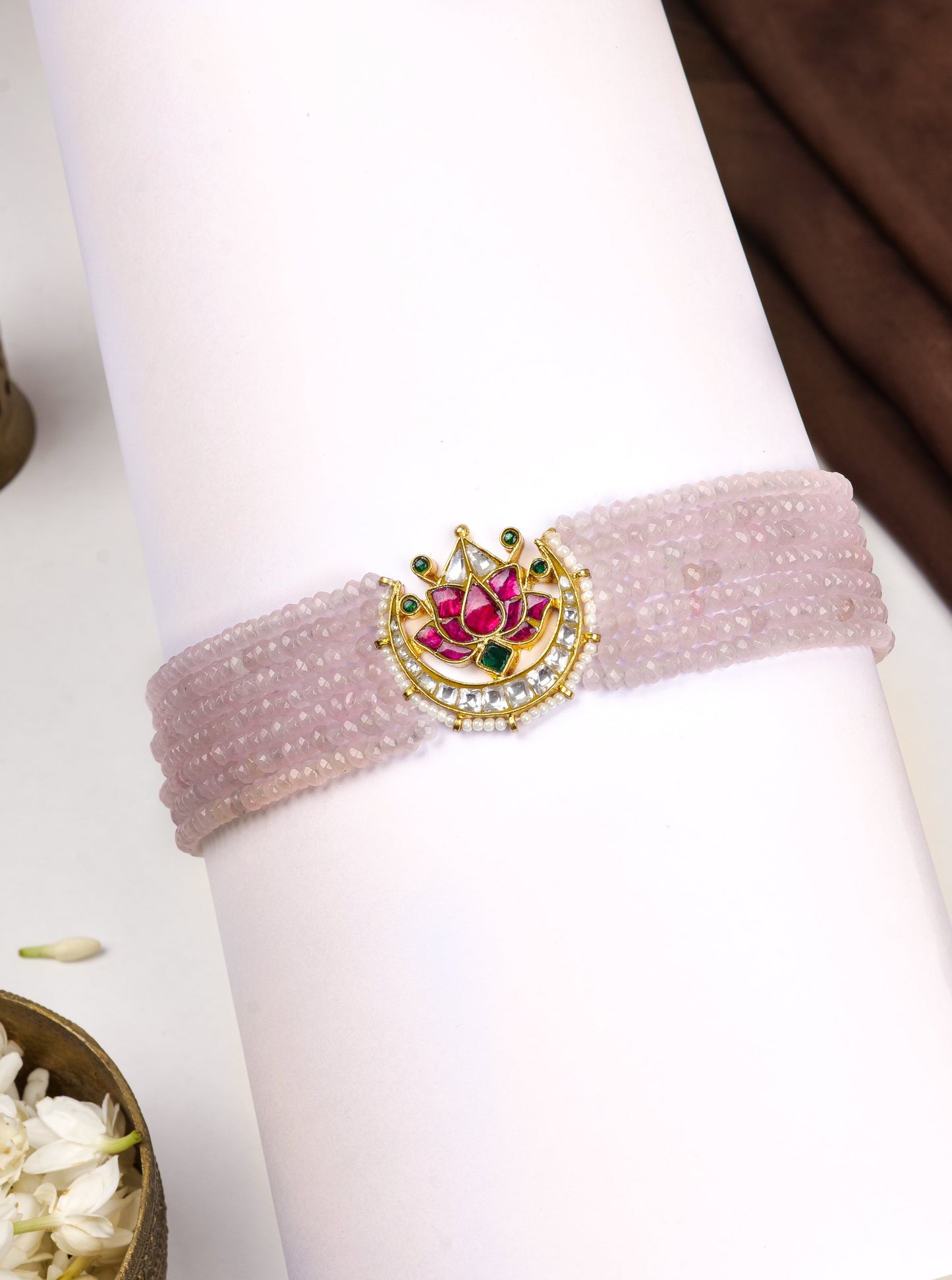 Choker in pastel pink