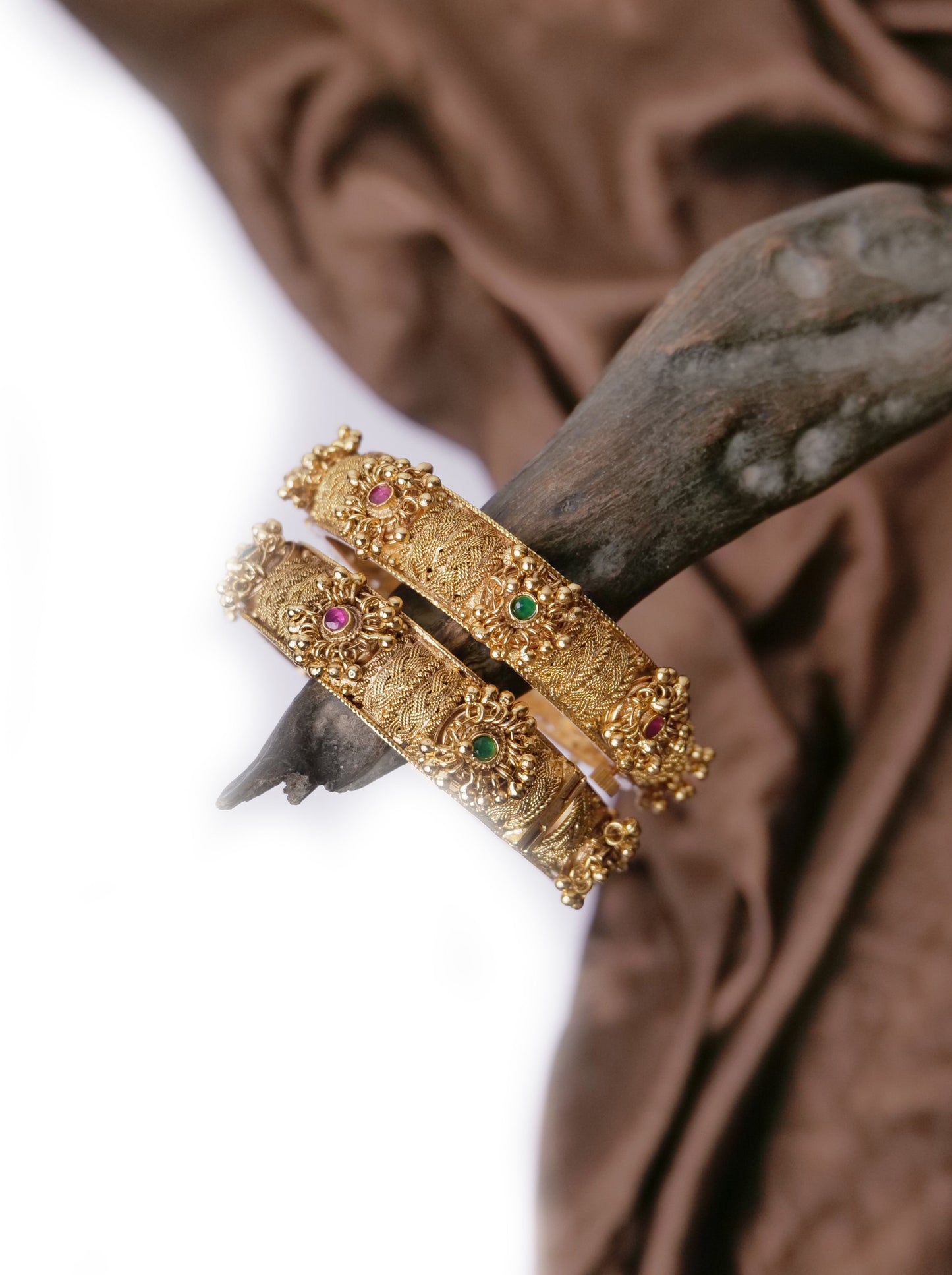 Zeenat Antique Kadas