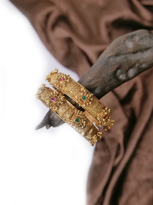 Zeenat Antique Kadas