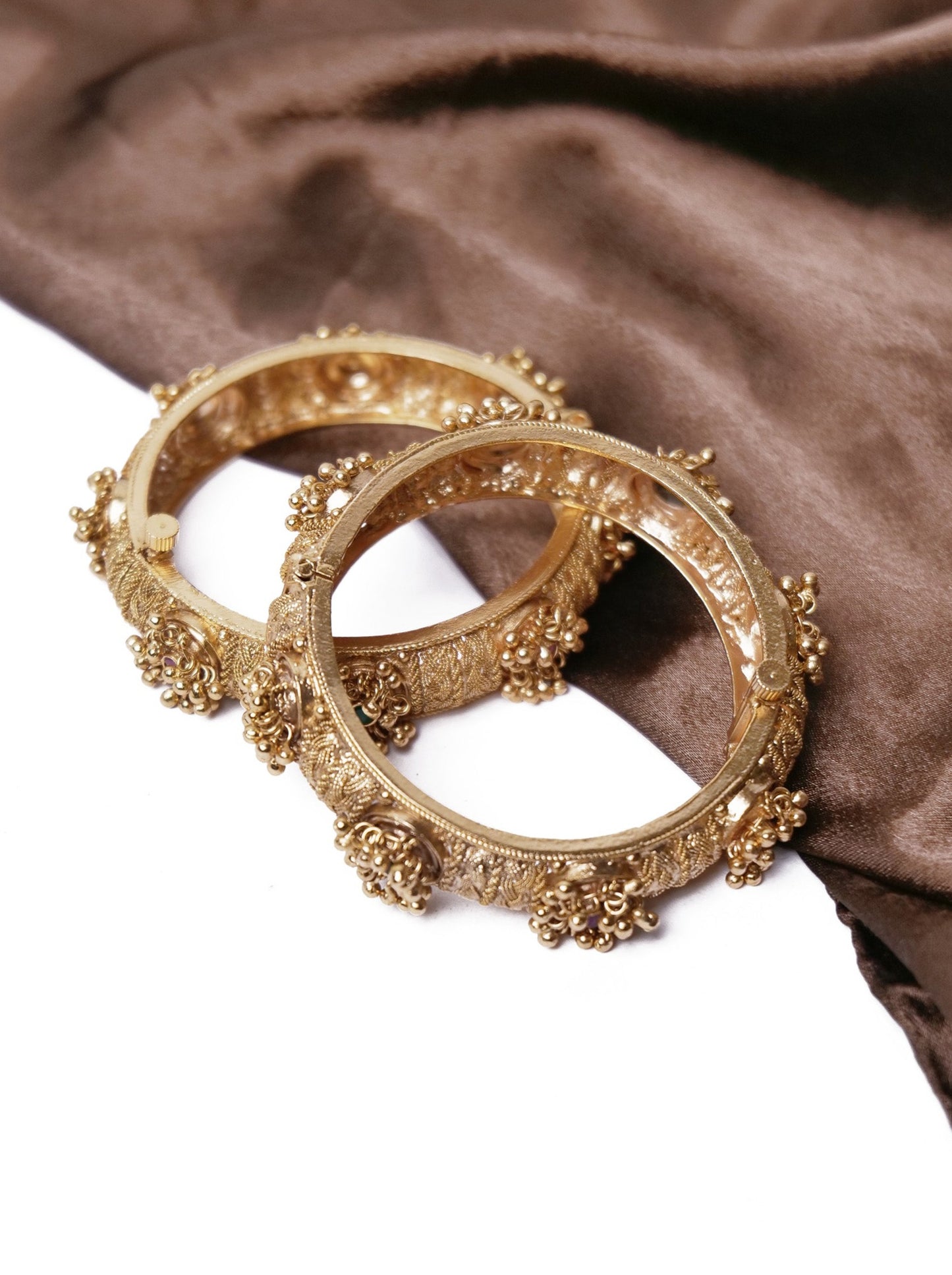 Zeenat Antique Kadas