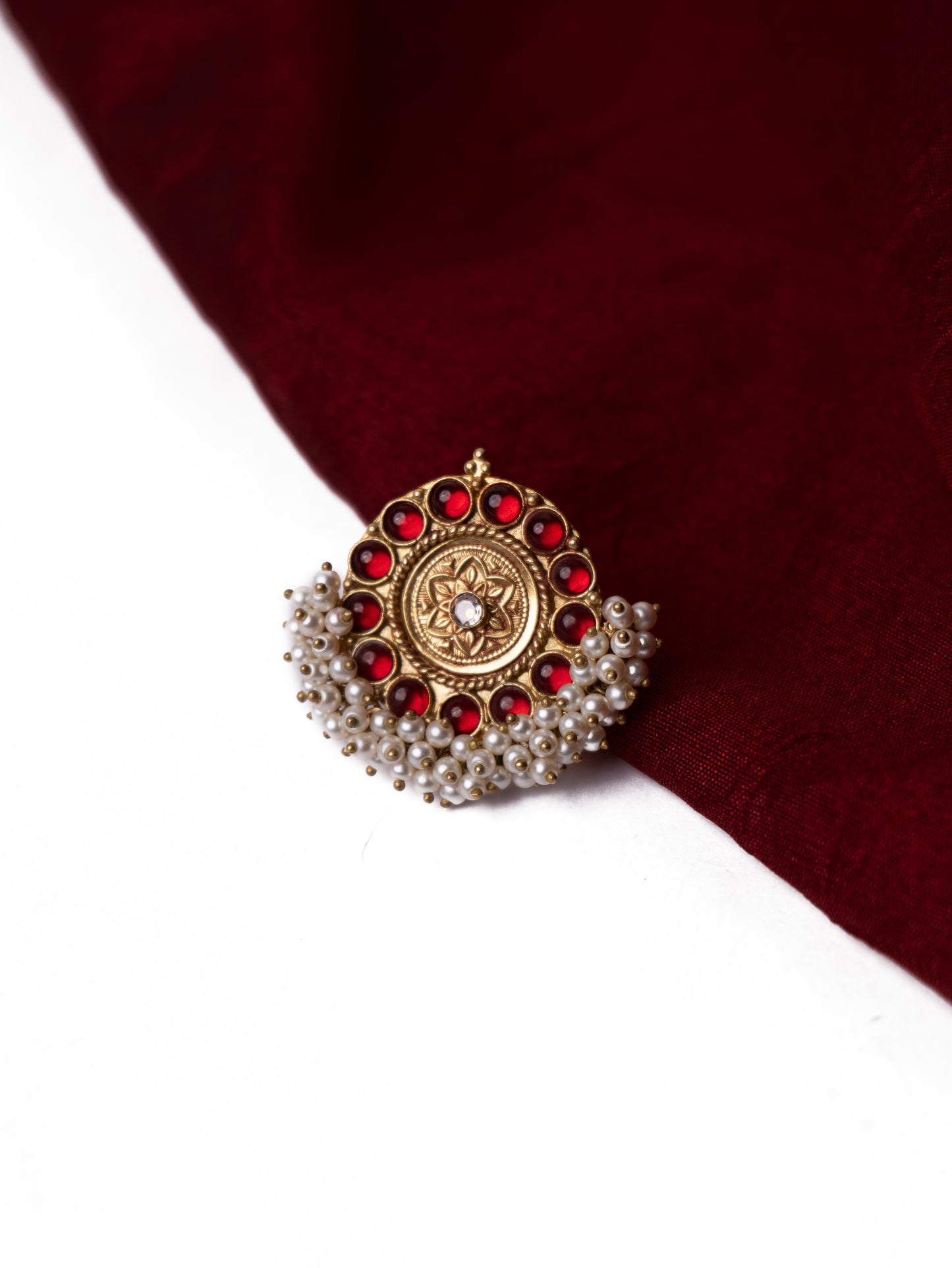 Antique gold rings with stones and pearls