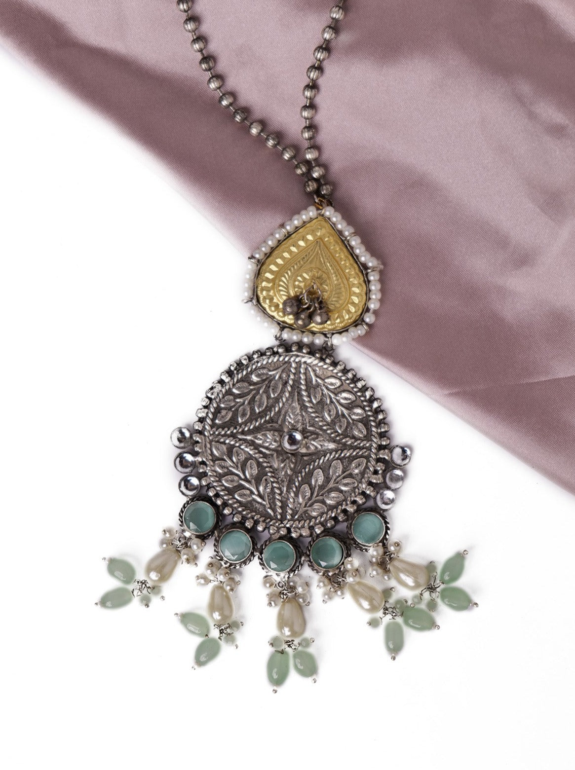 Silver finish pendant with pearl and stone hangings