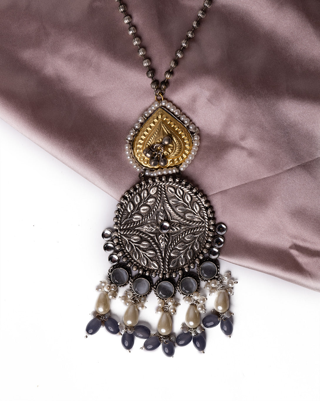 Silver finish pendant with pearl and stone hangings