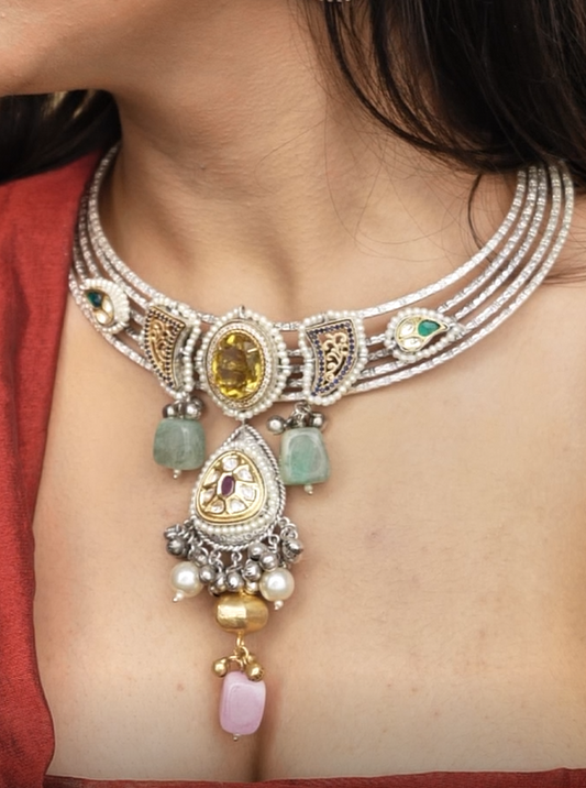 Silver finish hasli with kundan and stones